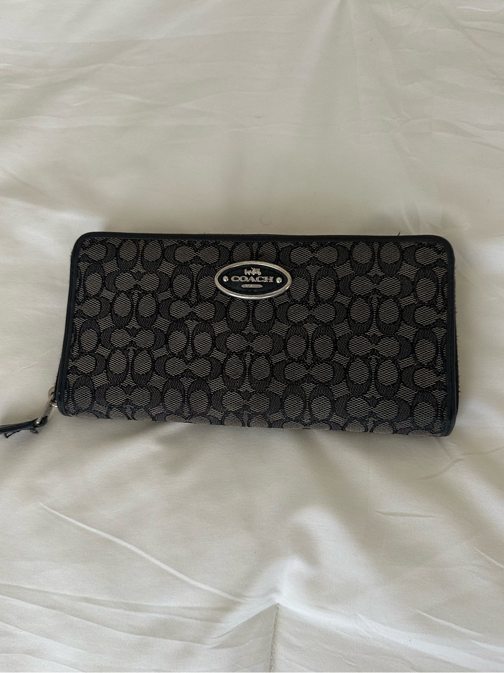 Coach Signature Accordion Zip Wallet in black/charcoal Signature canvas